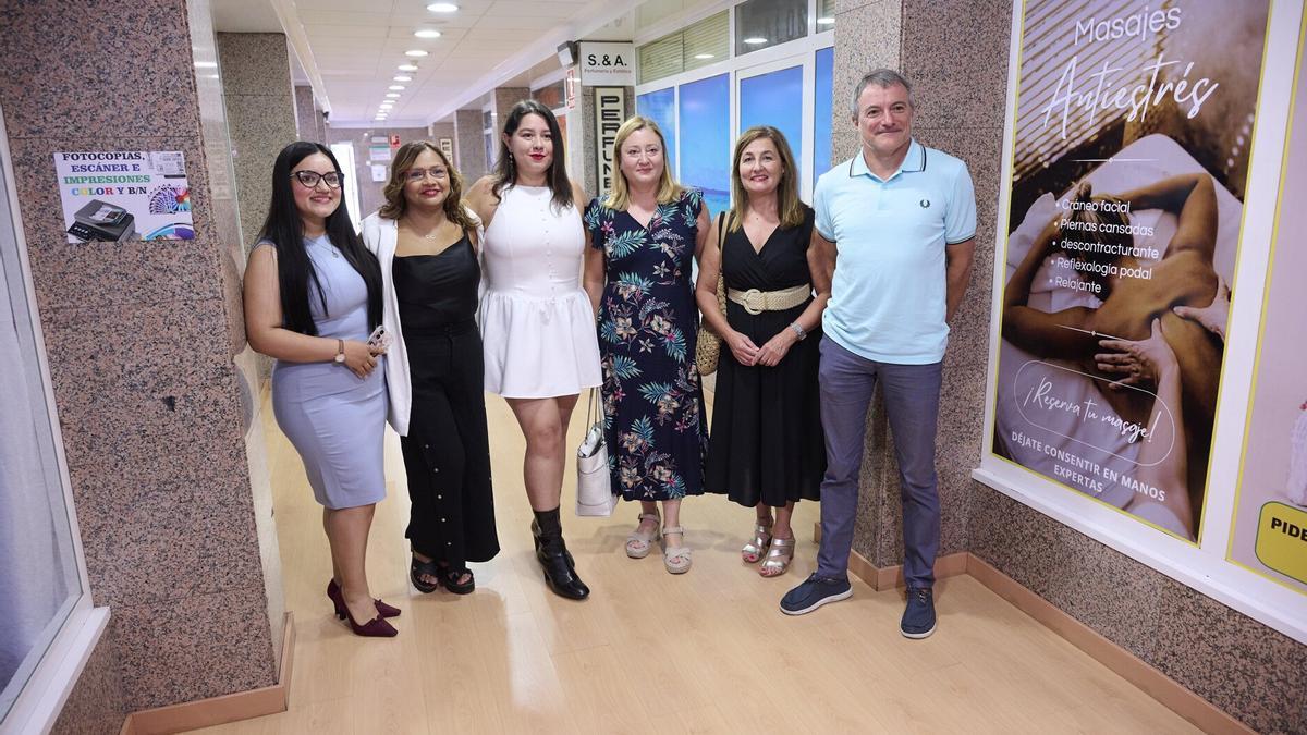 Representantes locales y forales estuvieron presentes en la inauguración de los nuevos negocios