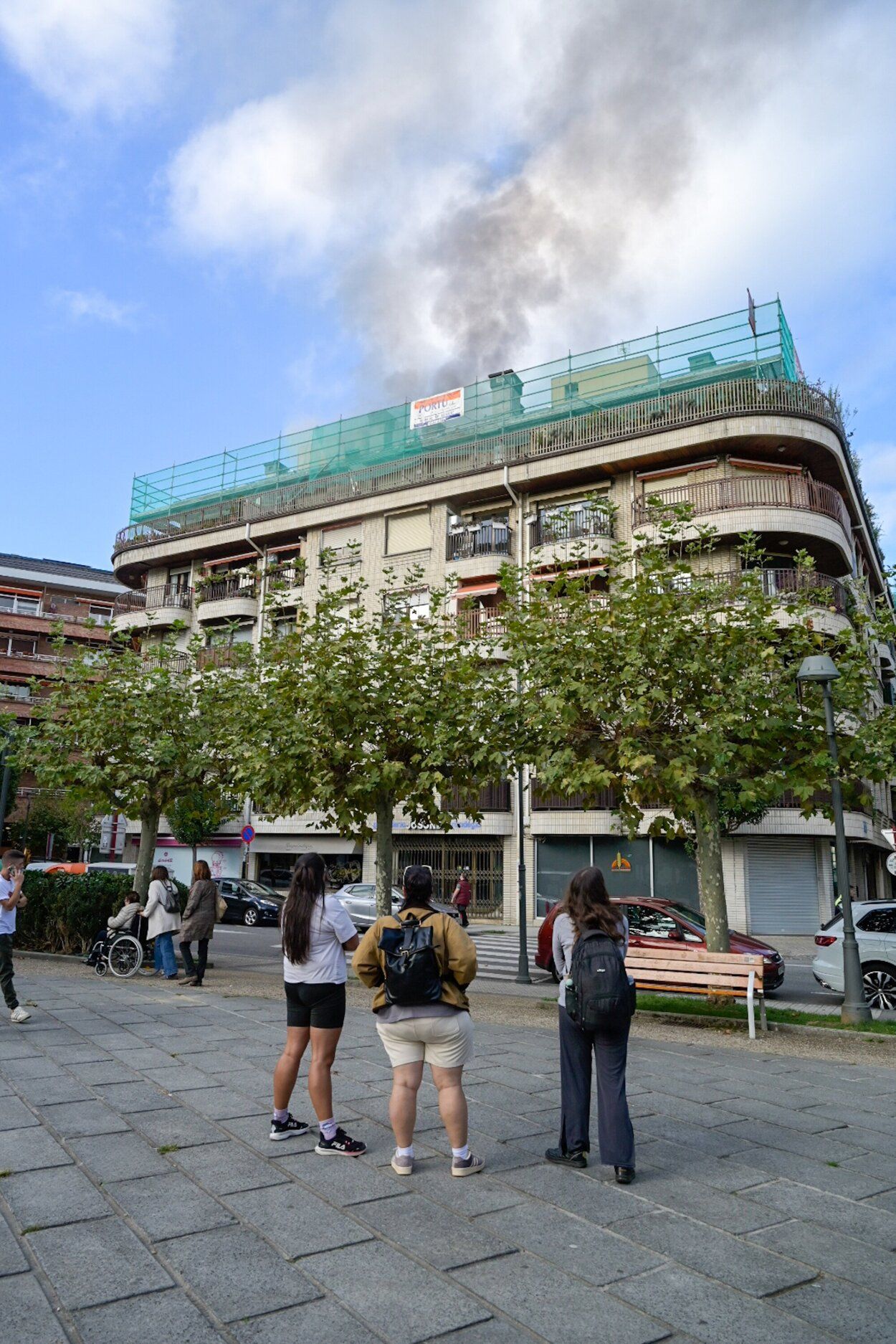 [Fotos] Se incendia un bloque de viviendas en Zumaia