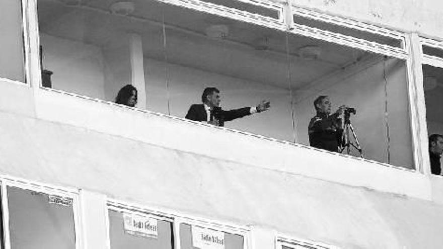 Mendilibar, con  la prensa