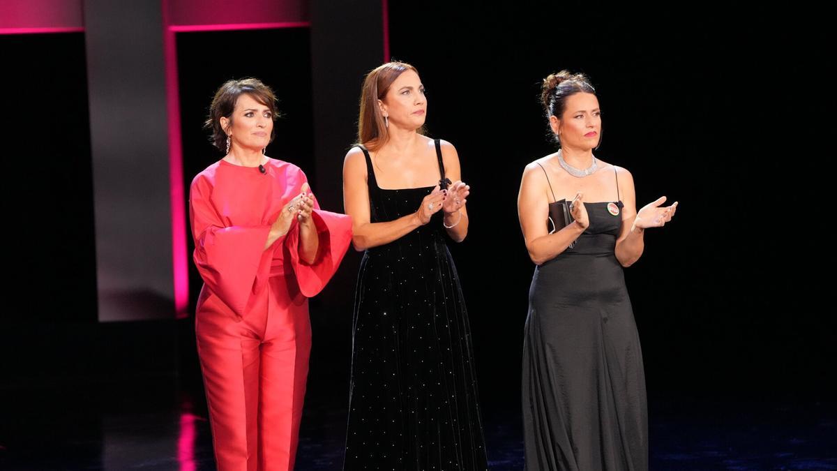 Silvia Abril, Toni Acosta e Itziar Ituño durante la gala inaugural del Zinemaldia.