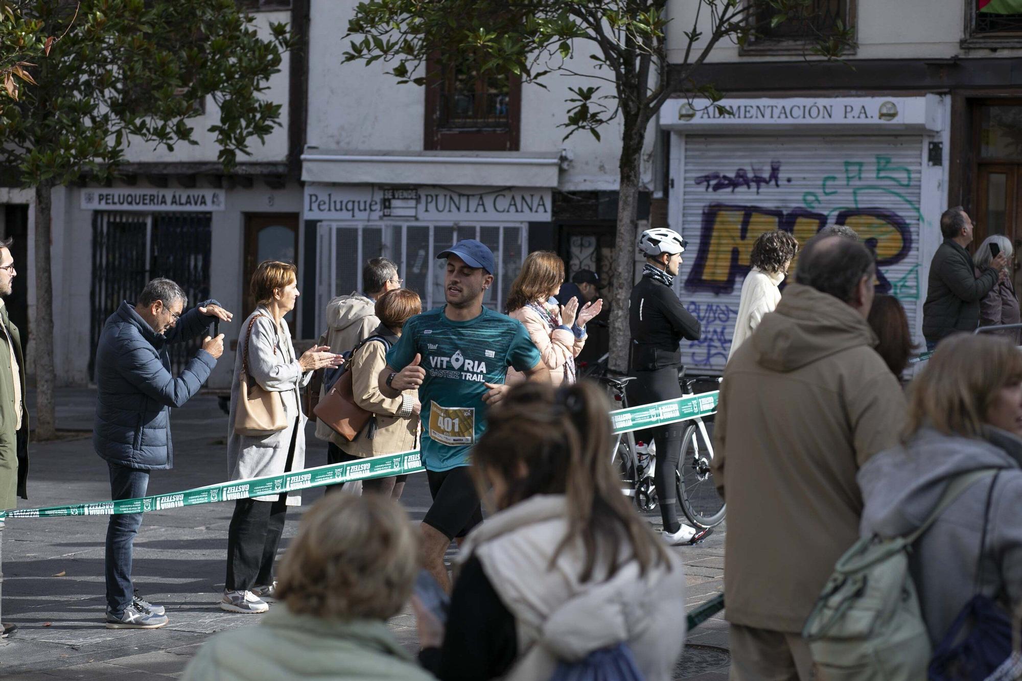 En imágenes: Miles de personas participan en La Conquista de la Almendra