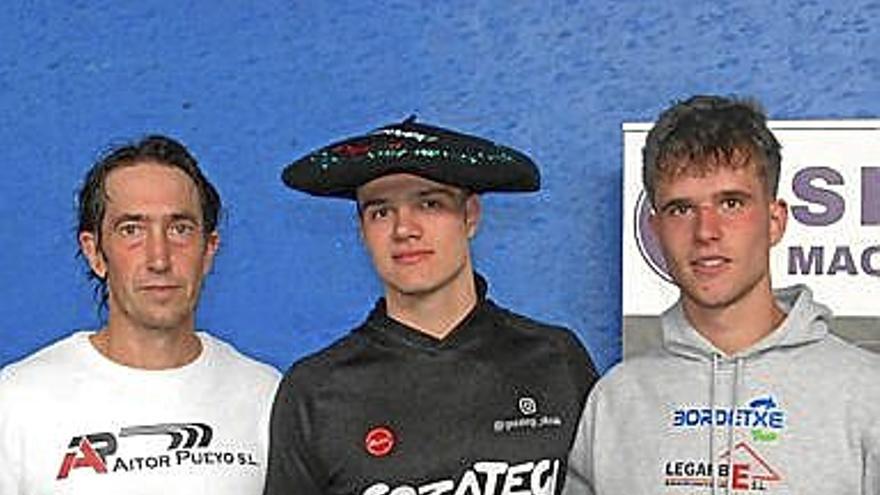 Mitxelena se proclama campeón navarro de aizkolaris de 2ª en Huarte