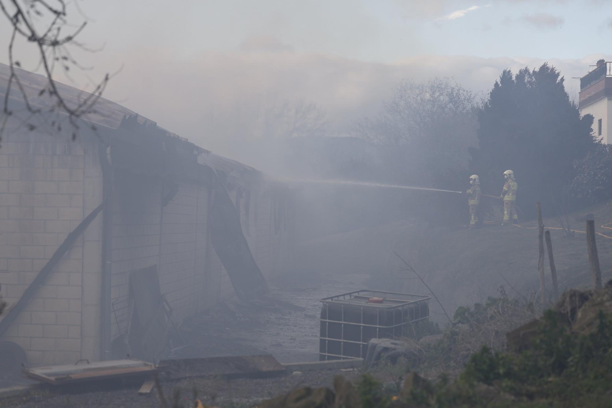 Incendio en una explotación ganadera en Karrantza