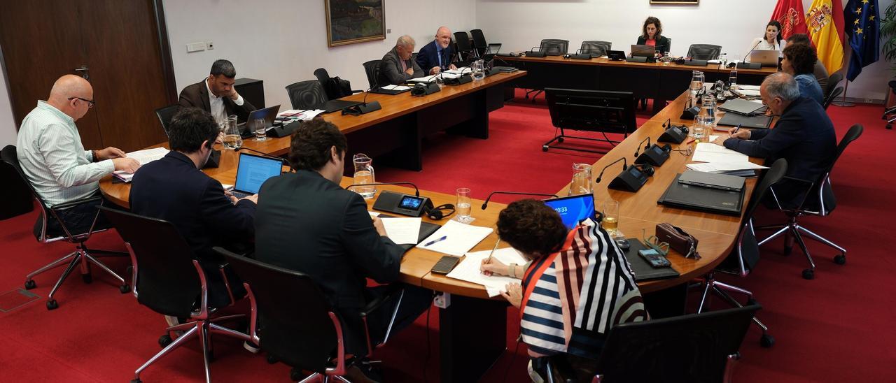 La comisión de investigación del Parlamento debate todas las conclusiones presentadas, las conjuntas también
