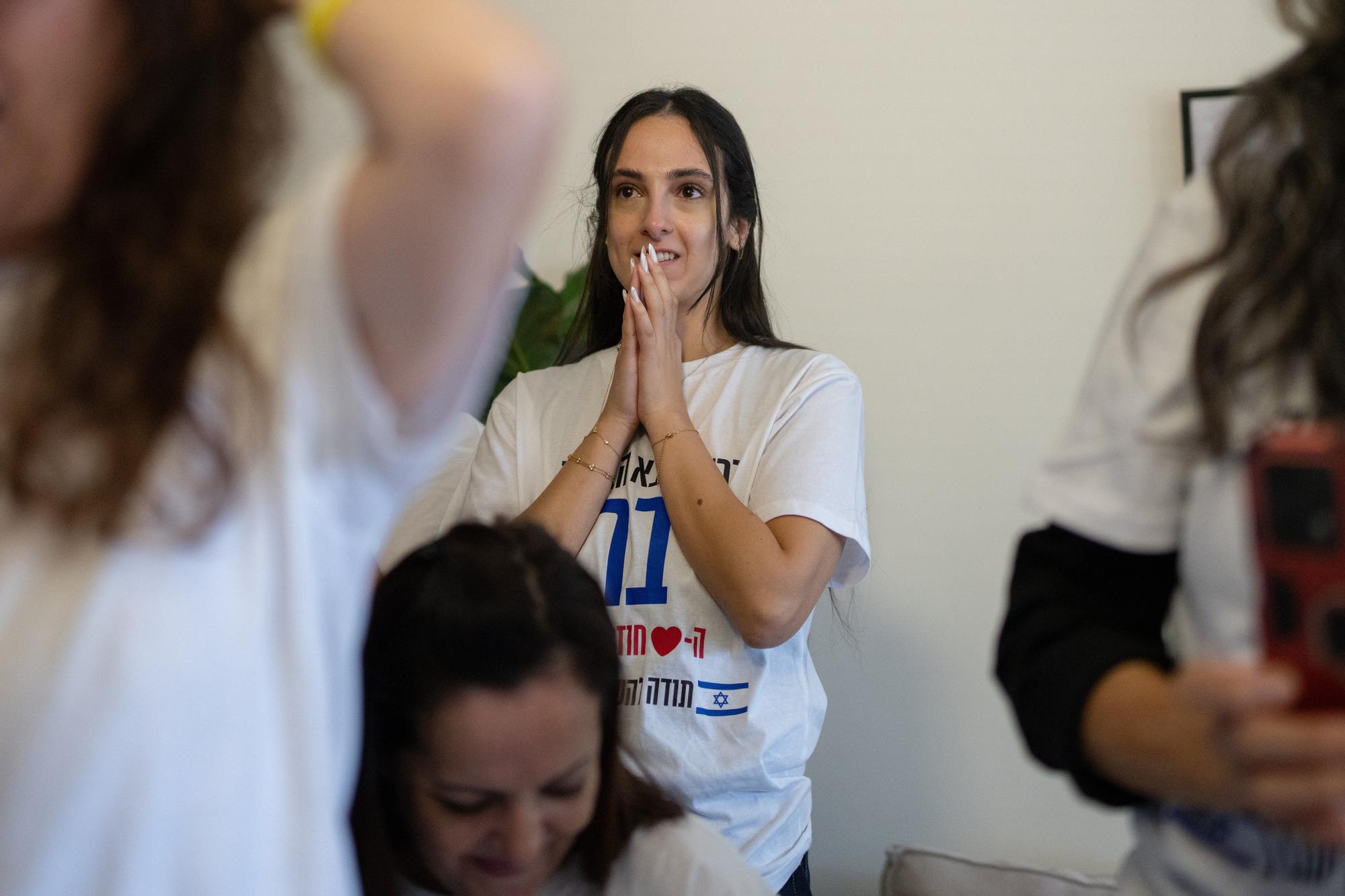 En imágenes | Los familiares de los rehenes israelíes celebran su liberación