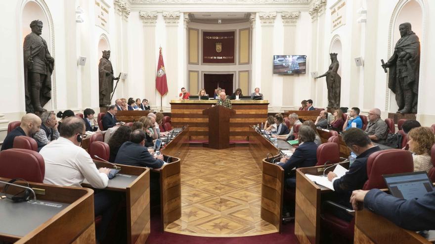 Las Juntas Generales de Álava dan la bienvenida a cinco nuevas caras, tres del PNV y dos del PSE