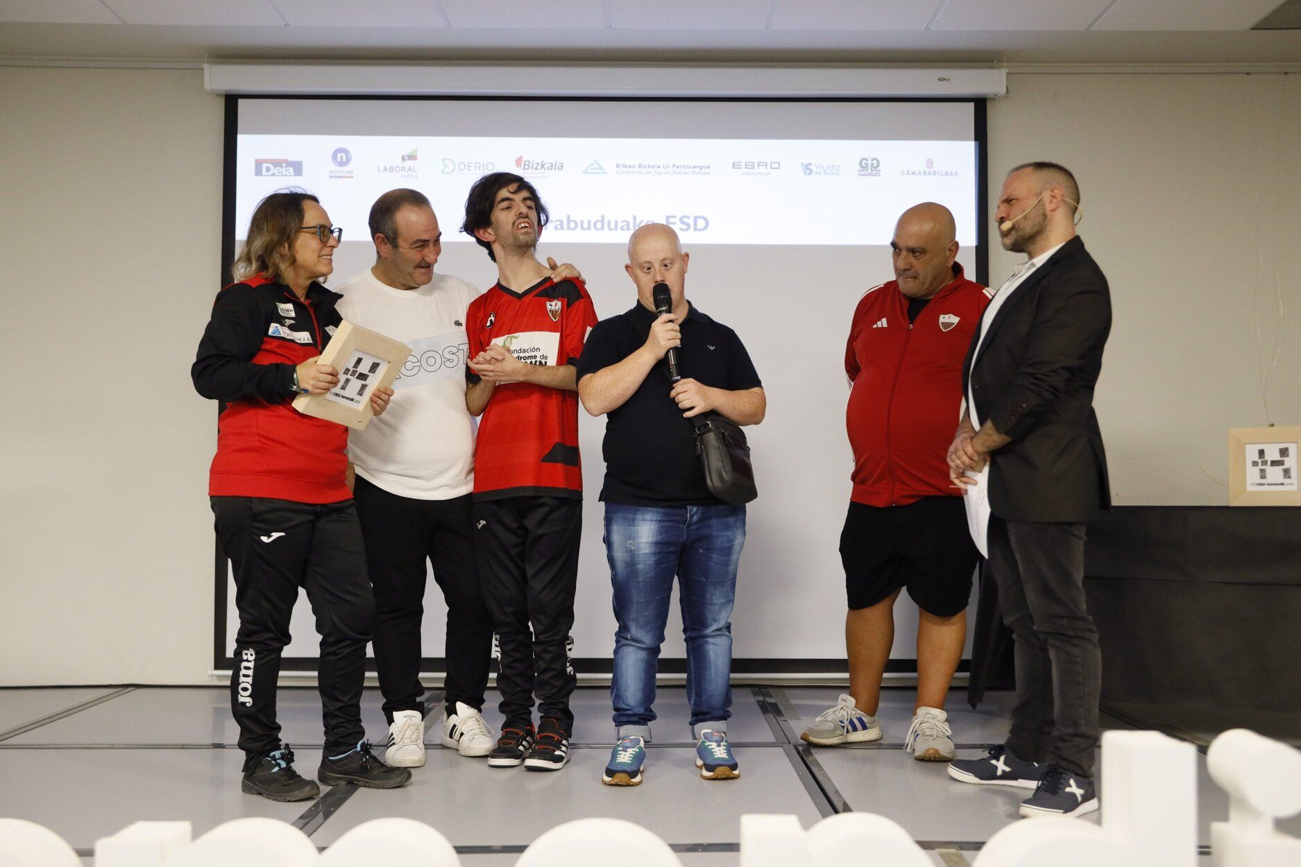 En imágenes: un canto a lo más cercano desde Derio en los DEIA Laboral Kutxa Hemendik Sariak