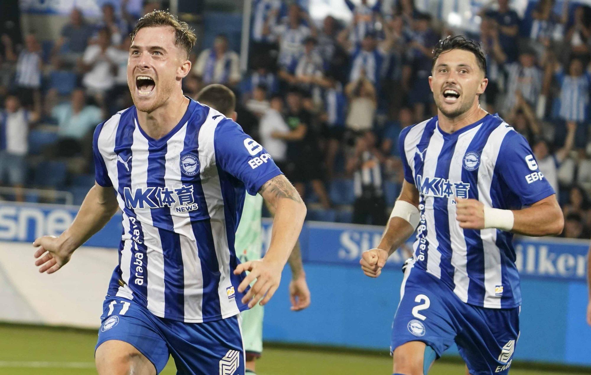 En imágenes: Así está siendo el debut liguero del Alavés contra el Levante