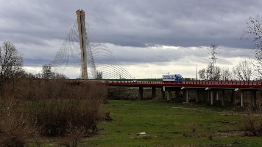Cortada la AP-15 a la altura de Castejón por la caída de un cable