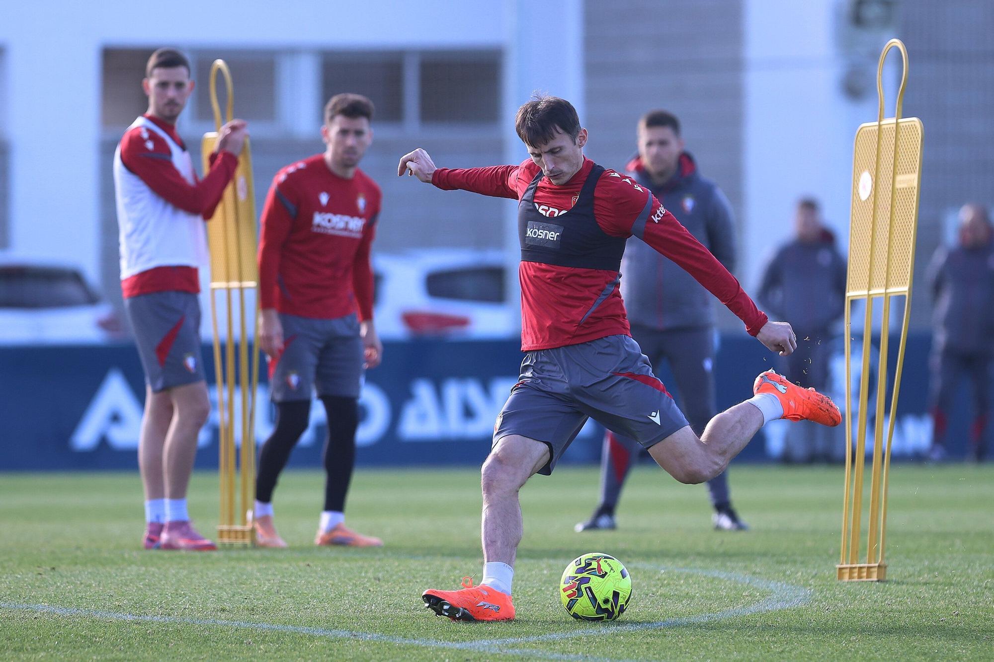 Fotos del entrenamiento de Osasuna y de la rueda de prensa de Lisci de este viernes 28 de noviembre