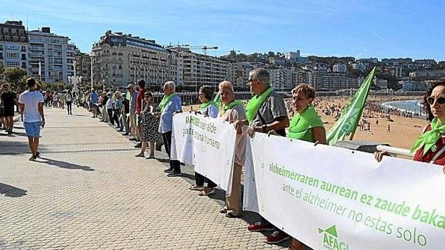 Cadena humana de apoyo a los enfermos de alzhéimer y sus familiares