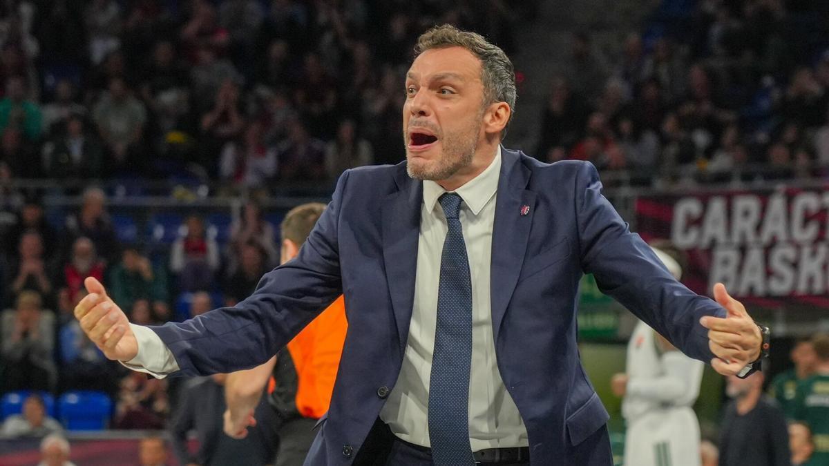 Galbiati, expresivo durante la derrota del Baskonia contra el Panathinaikos.