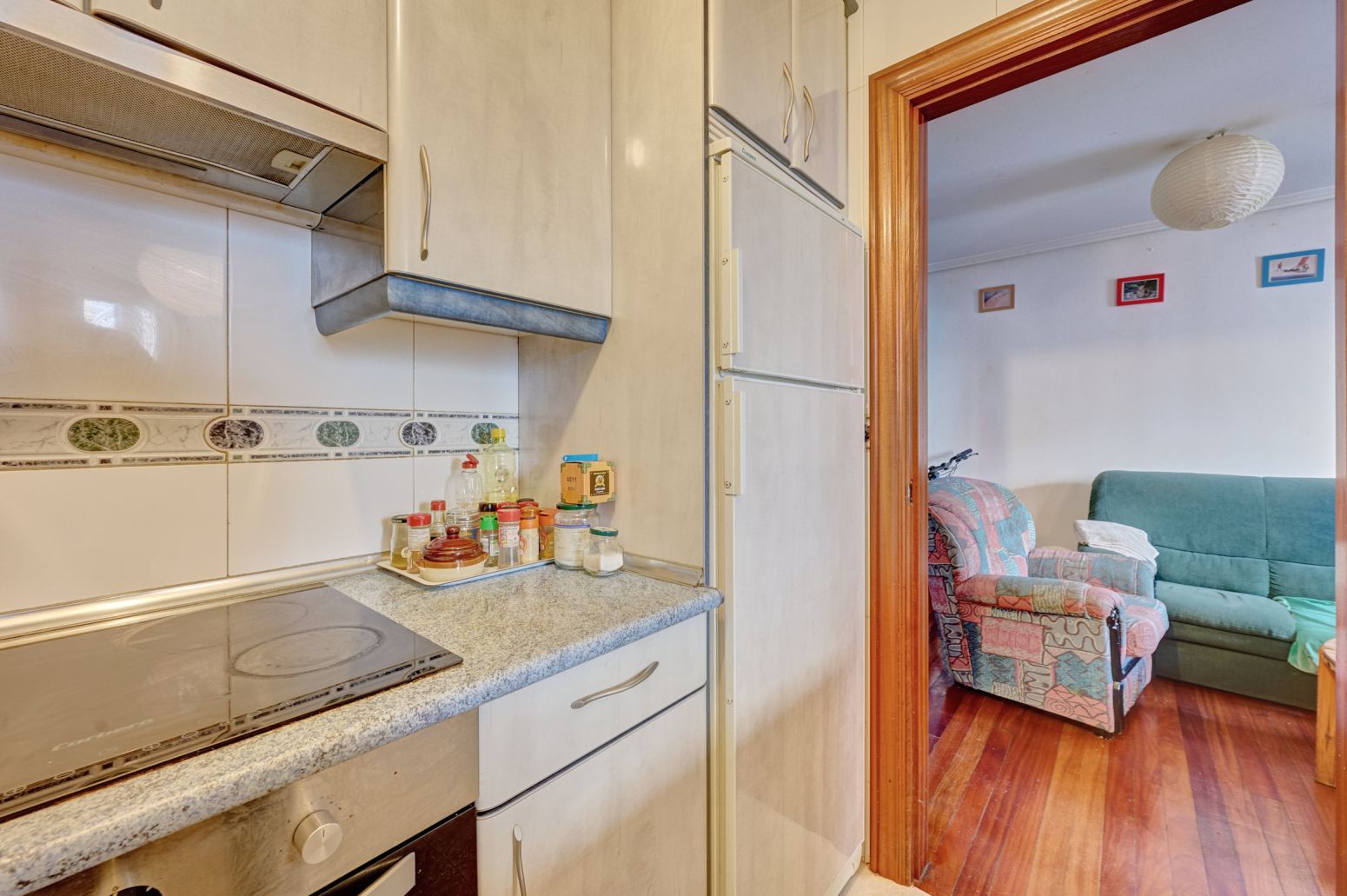 Un ático tríplex con alma en plena calle San Nicolás: vivir el Casco Viejo desde dentro