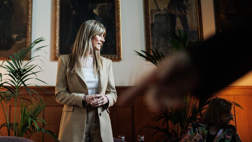 Begoña Gómez recurre su retirada de pasaporte y carga contra Peinado por sugerir que su escolta la ayudaría a fugarse