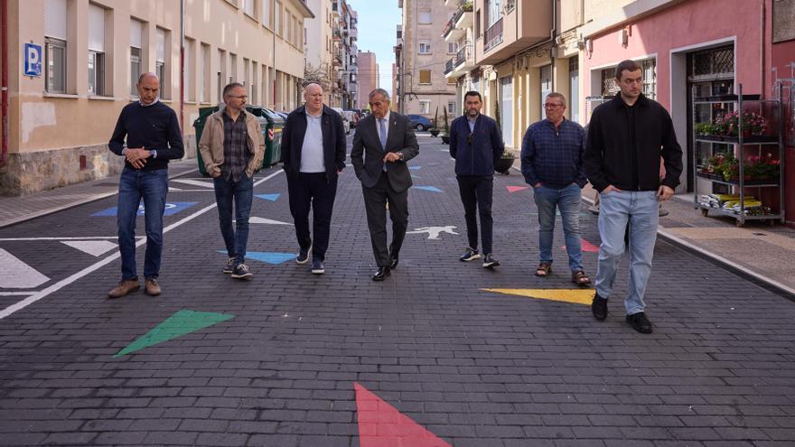 Renovados el pavimento y la red de abastecimiento de la calle Larrainak de Huarte