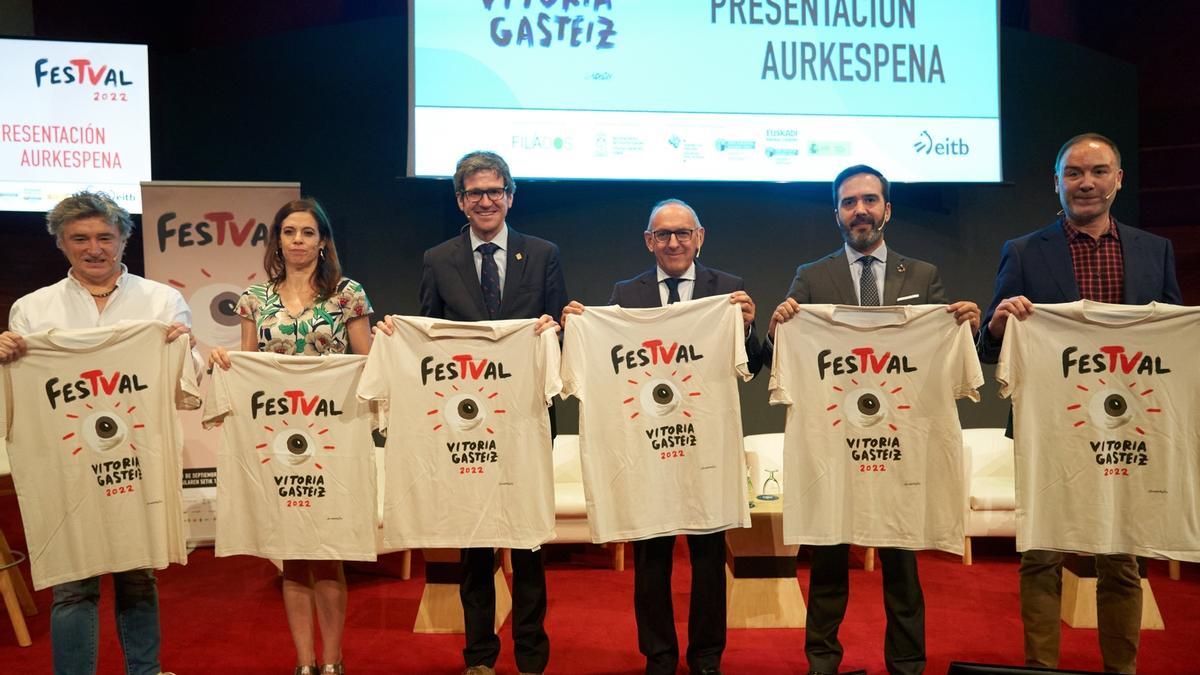 Foto de familia de la presentación del FesTVal.