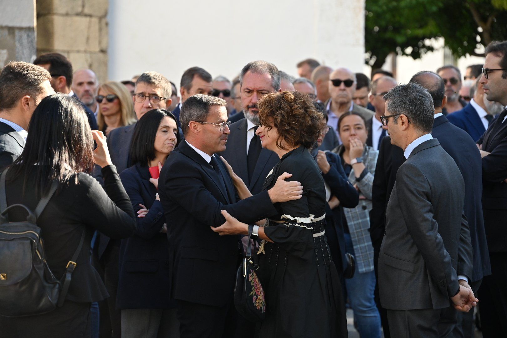 Multitudinaria despedida a Fernández Vara