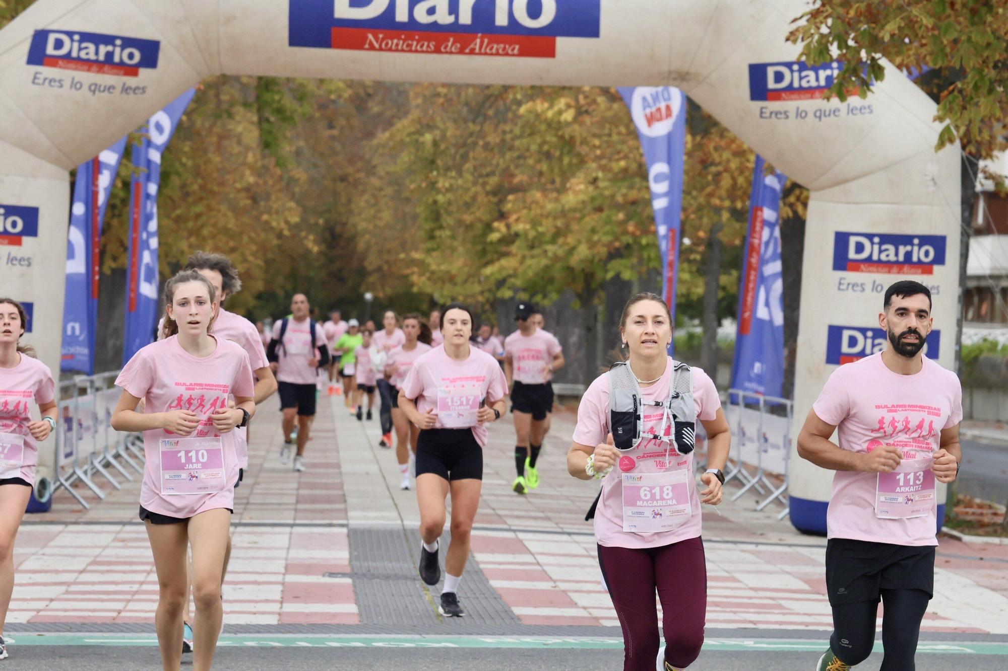 En imágenes: Vitoria se vuelca con la VI Carrera Solidaria contra el Cáncer de Mama