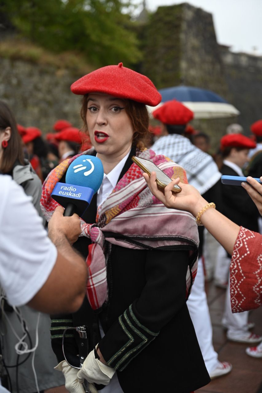 La compañía Jaizkibel desfila en Hondarribia