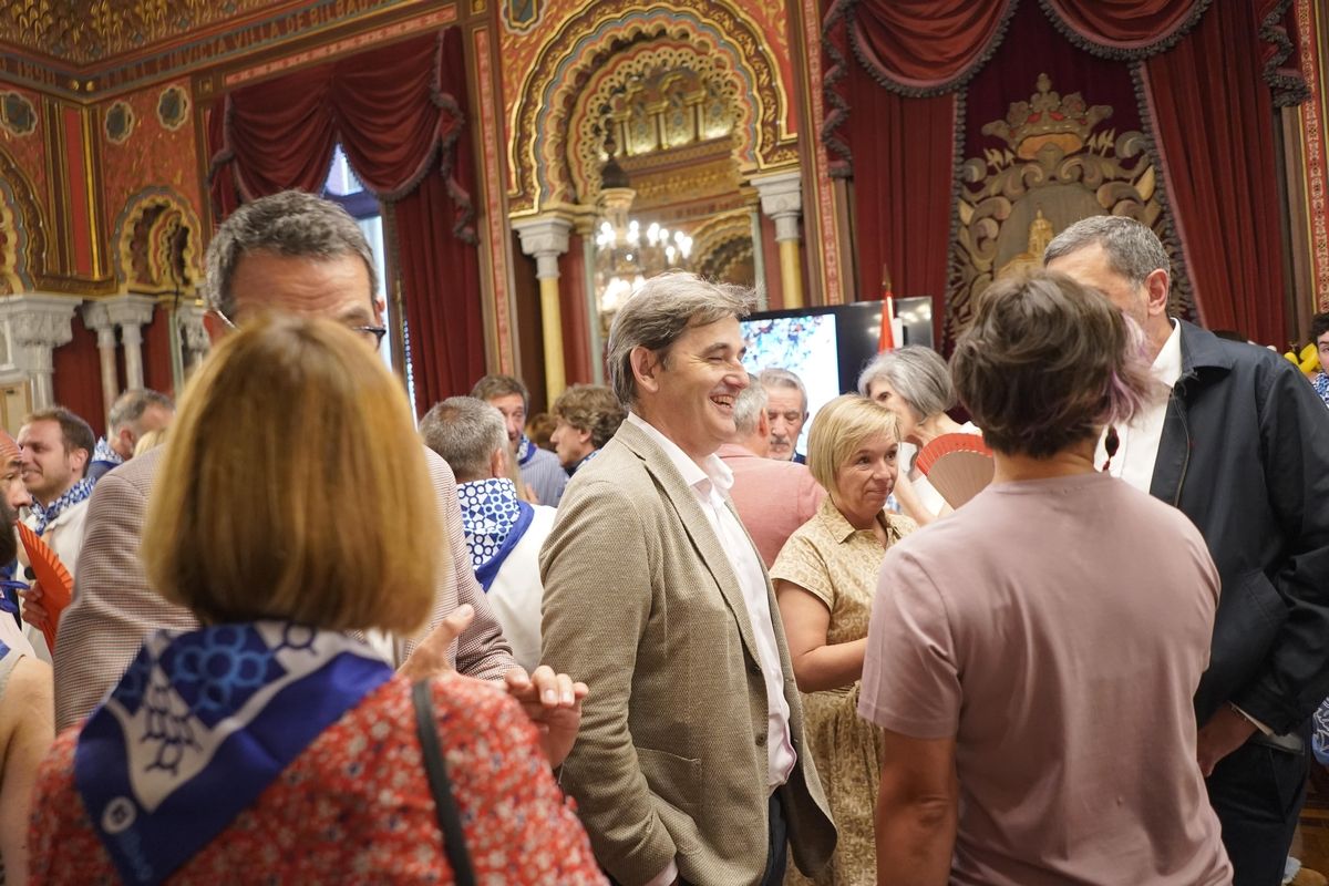 Recepción a la sociedad bilbaina en el Ayuntamiento de Bilbao
