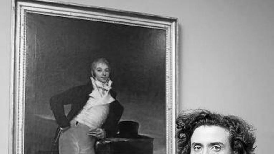 Mercedes Jover, junto al retrato que ha elegido.