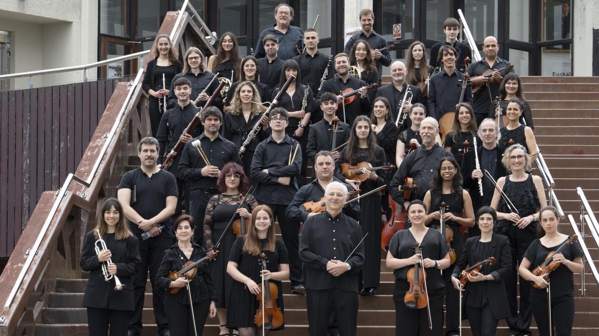 Imagen de la EHU Orkestra, dirigida por Doru Artenie.