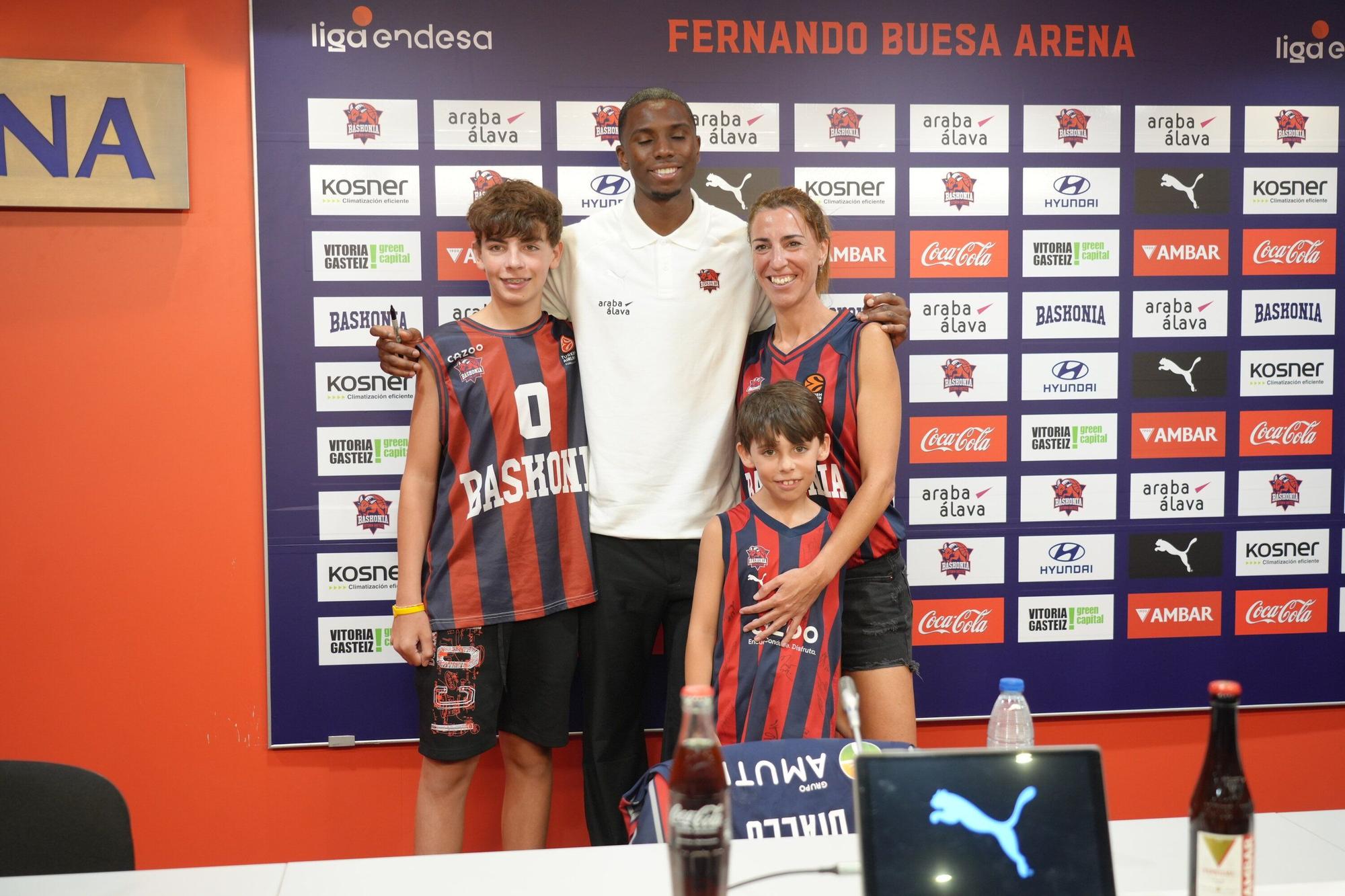 En imágenes: Presentación de Diallo como jugador del Baskonia