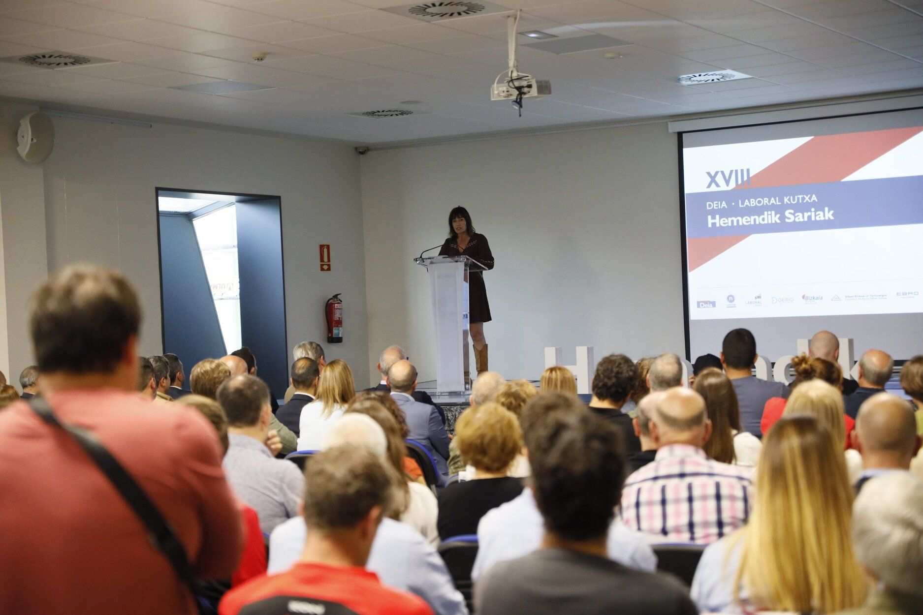 En imágenes: un canto a lo más cercano desde Derio en los DEIA Laboral Kutxa Hemendik Sariak