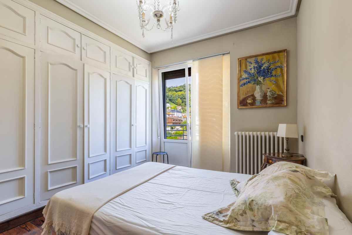 Amplio piso en venta a un paso de la playa de la Zurriol