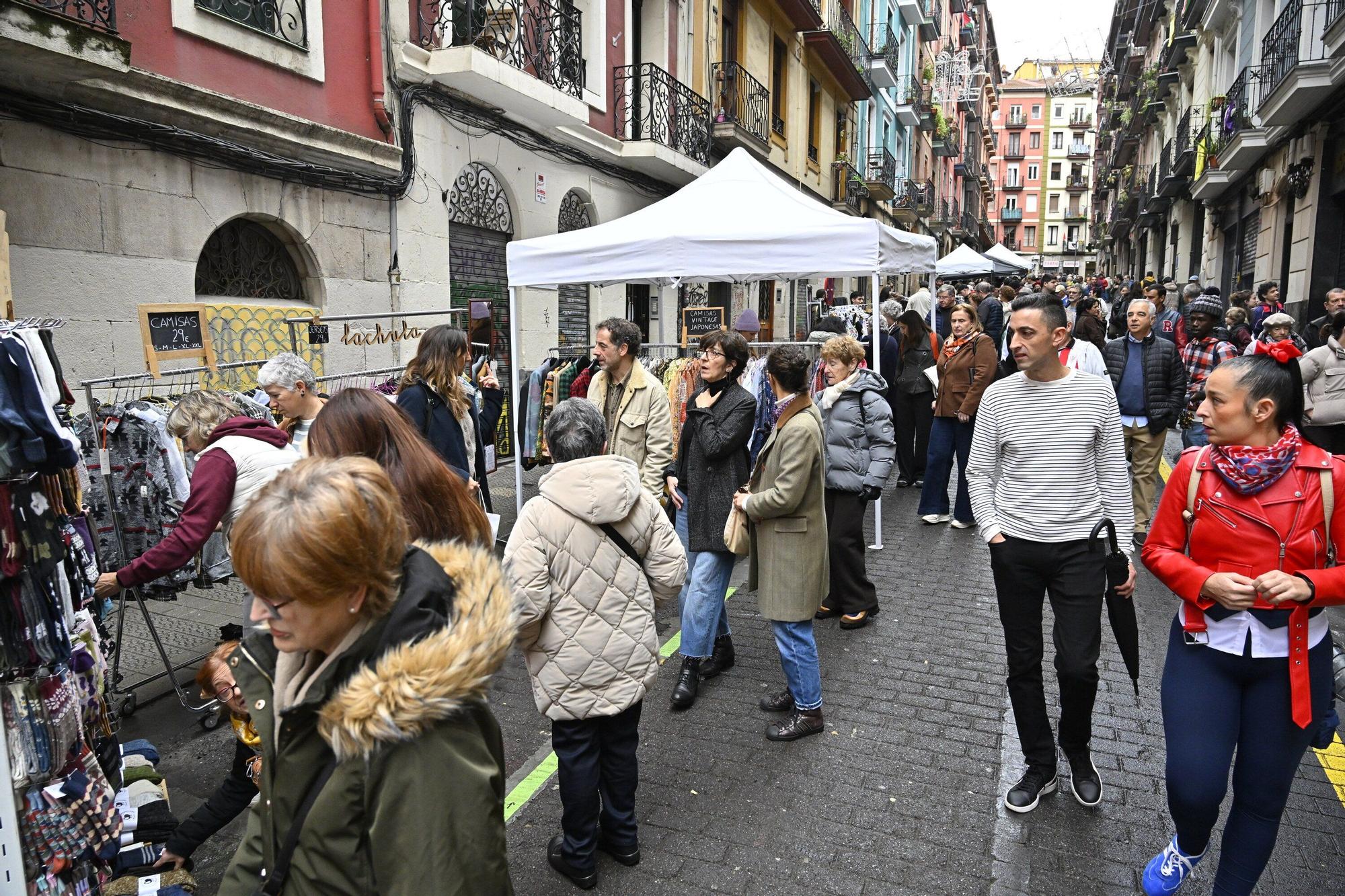 En imágenes: el mercado del Dos de Mayo se viste de Navidad