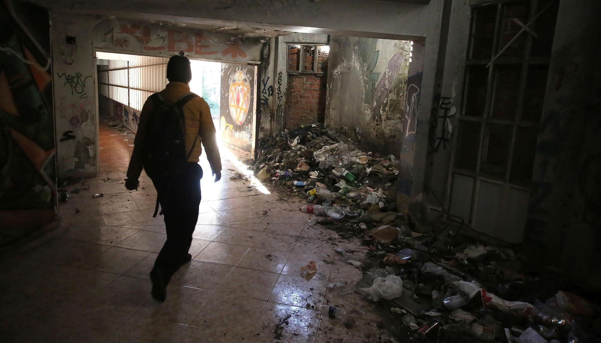 Fotos del antiguo convento de las Agustinas en Aranzadi, en ruinas, donde malviven decenas de personas