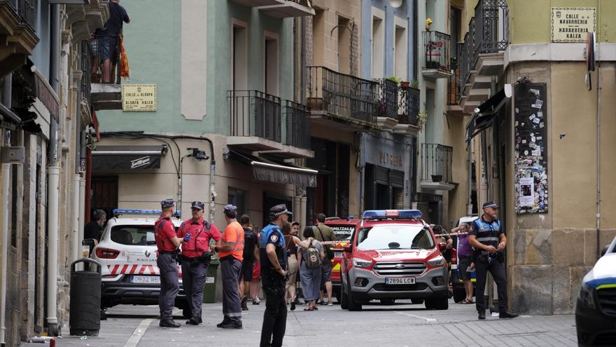 Una pareja testigo del atropello mortal de Navarrería: "Vimos mucha gente saltando cuando golpeó el camión"