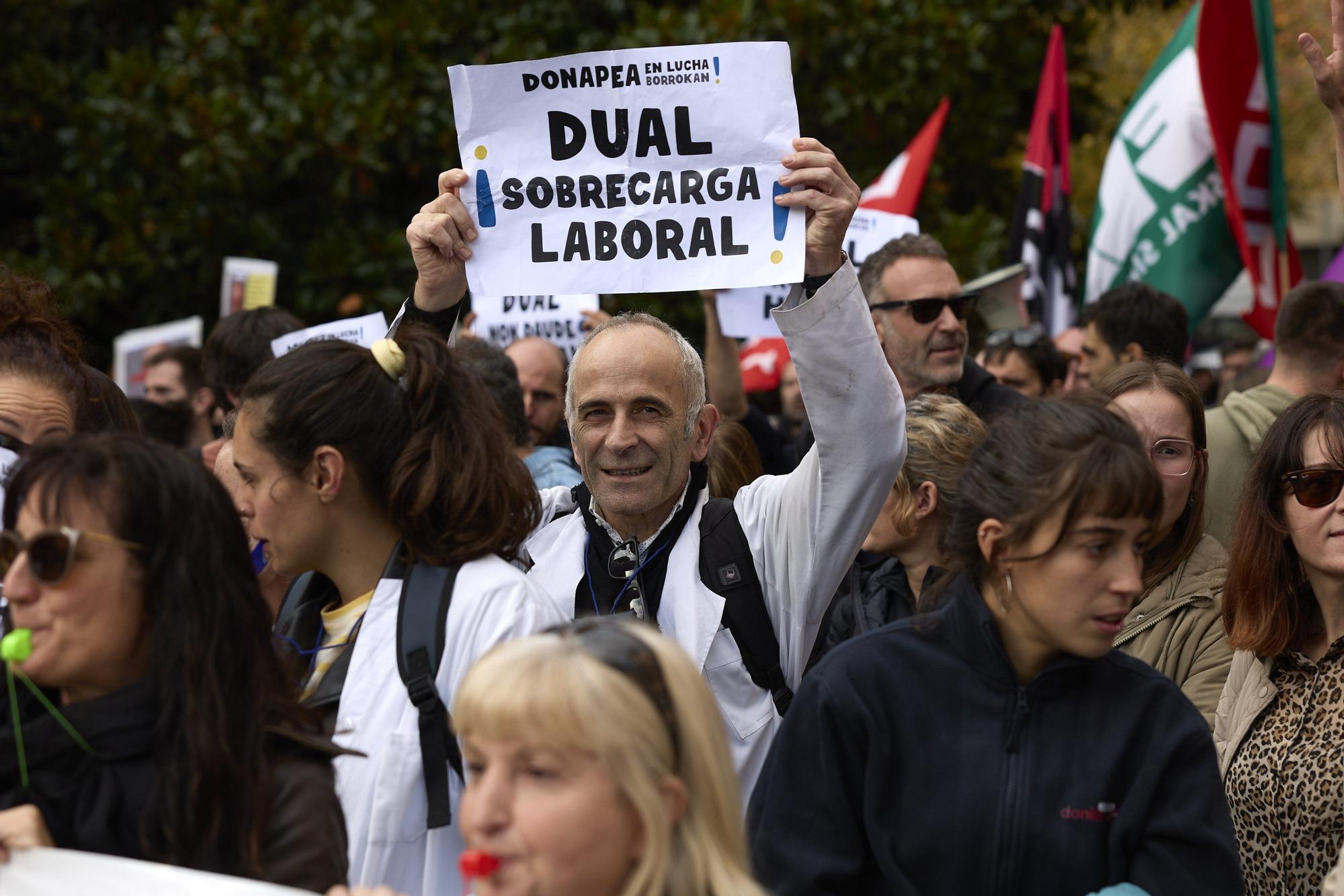 Manifestación de profesores y estudiantes de FP en Pamplona el segundo día de huelga
