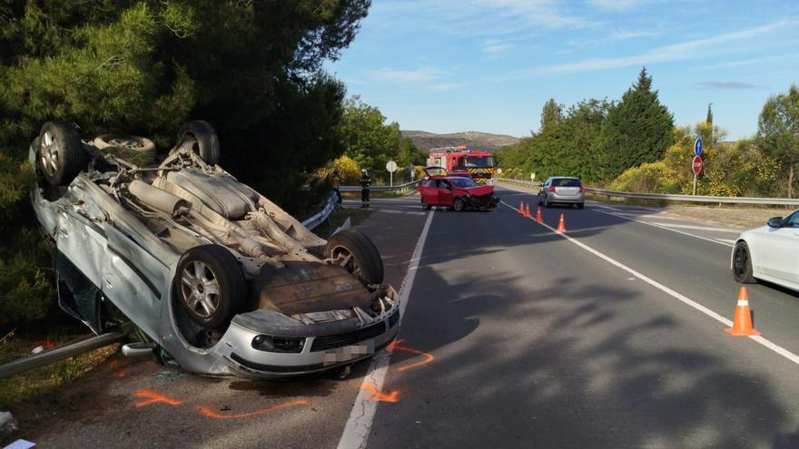 Cuatro personas heridas, una de ellas grave, tras una colisión de dos vehículos en San Adrián