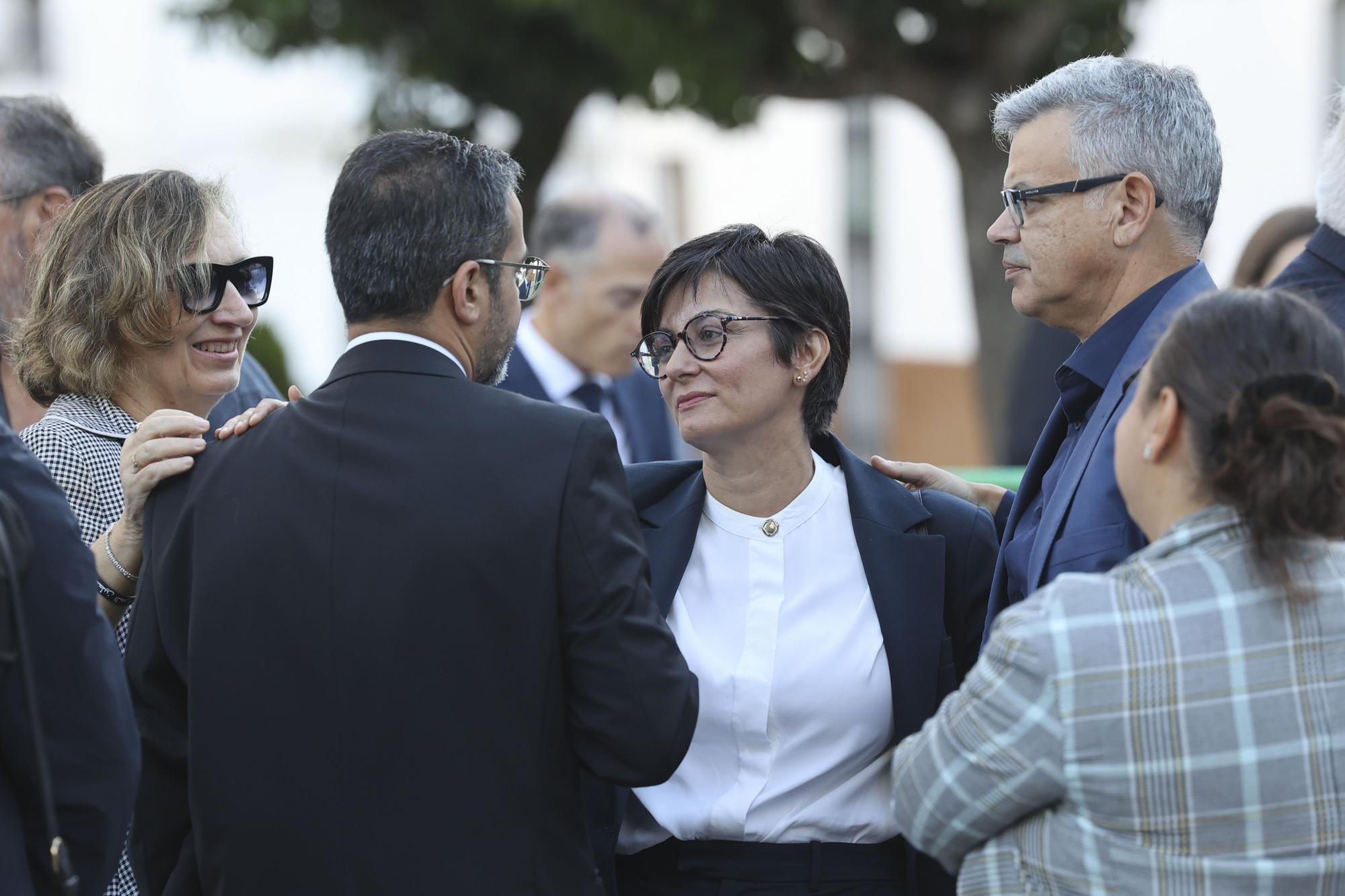 Multitudinaria despedida a Fernández Vara