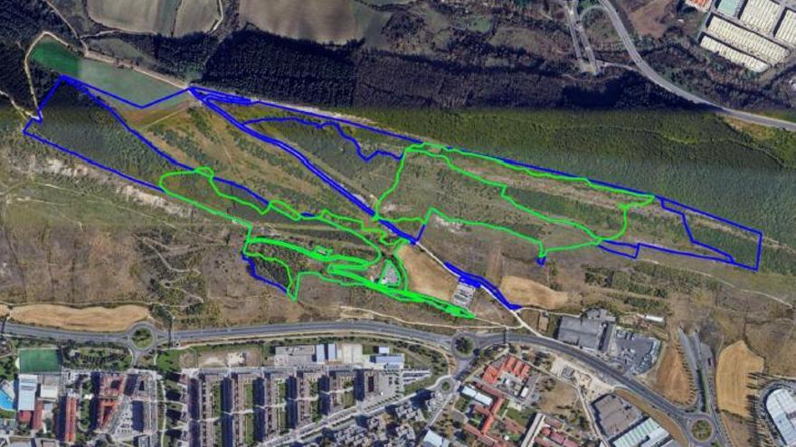 Las líneas azules corresponden al total de la propiedad del Ayuntamiento de Pamplona en el monte Ezkaba. Las líneas verdes corresponden al contorno del área incendiada en 2022.