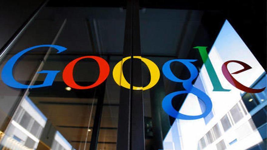 Logo de Google en la entrada de una de sus empresas.