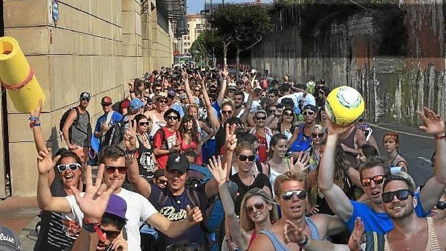 Colas para subir a Kobetas para el BBK Live que arranca en Bilbao