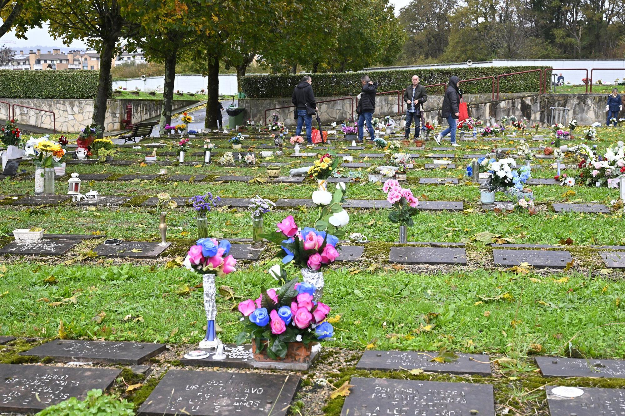 En imágenes: así se vive el día de Todos los Santos en el cementerio de Bilbao