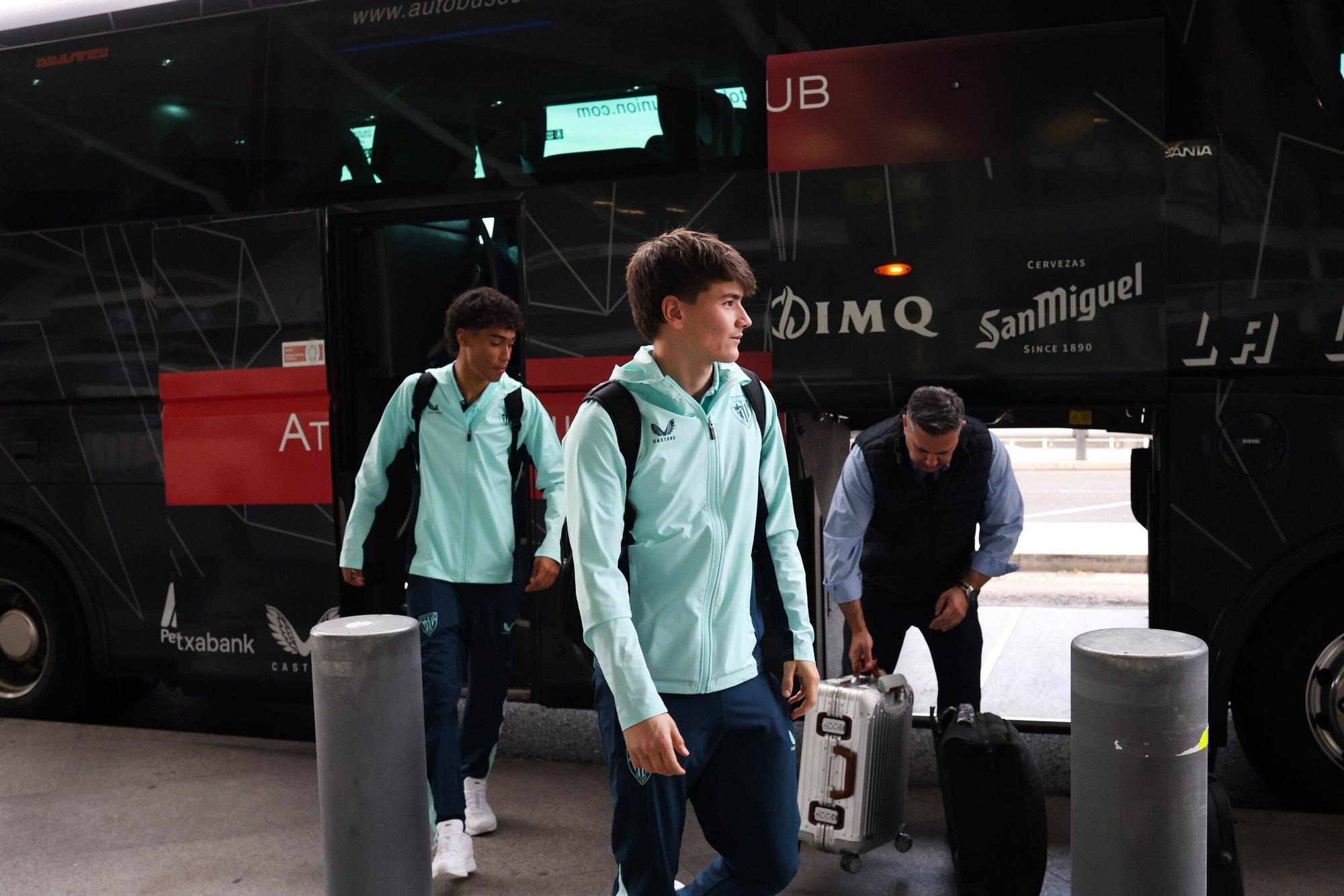 En imágenes: el Athletic pone rumbo a Newcastle
