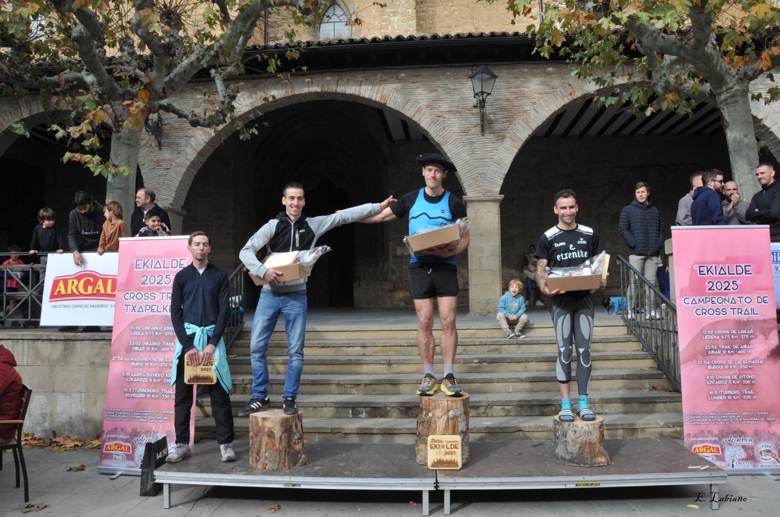 Copa Ekialde masculina: Pardiñas, flanqueado por Garde y Rubio.
