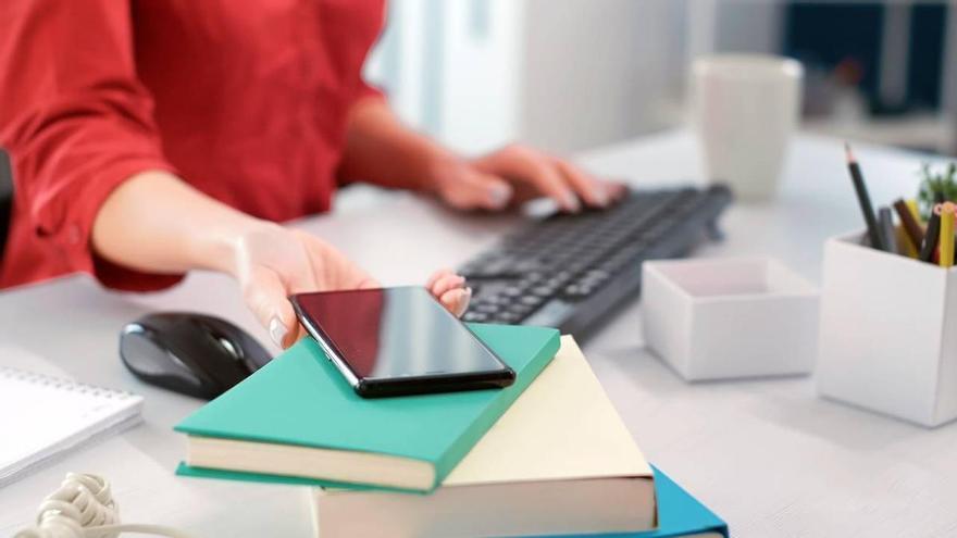 Fichar con el móvil: en qué casos está permitido y en cuáles no
