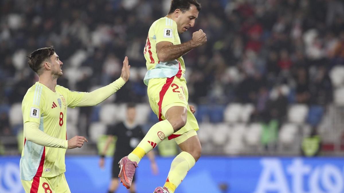 Mikel Oyarzabal celebra uno de sus goles en Tiflis.