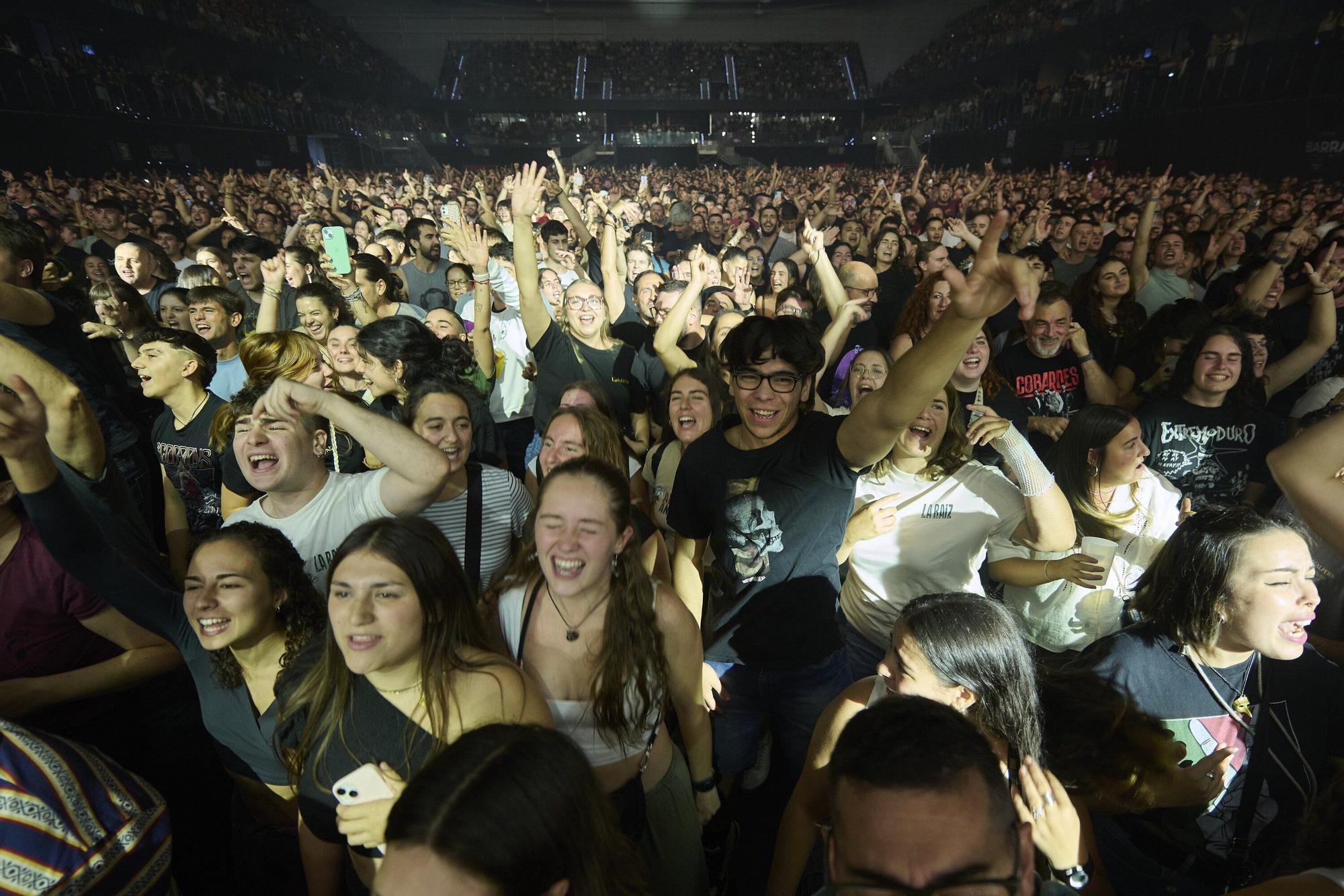 Fotos del concierto de La Raíz en el Navarra Arena
