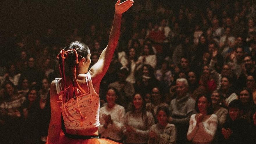 Izaro sorprende con la edición de un disco grabado en directo