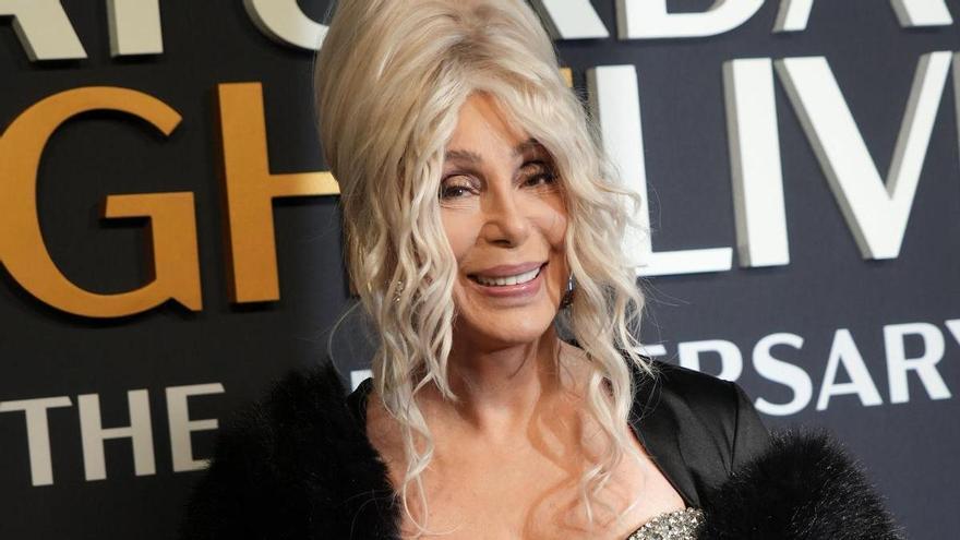 Cher descubre por teléfono que tiene una nieta secreta de 15 años