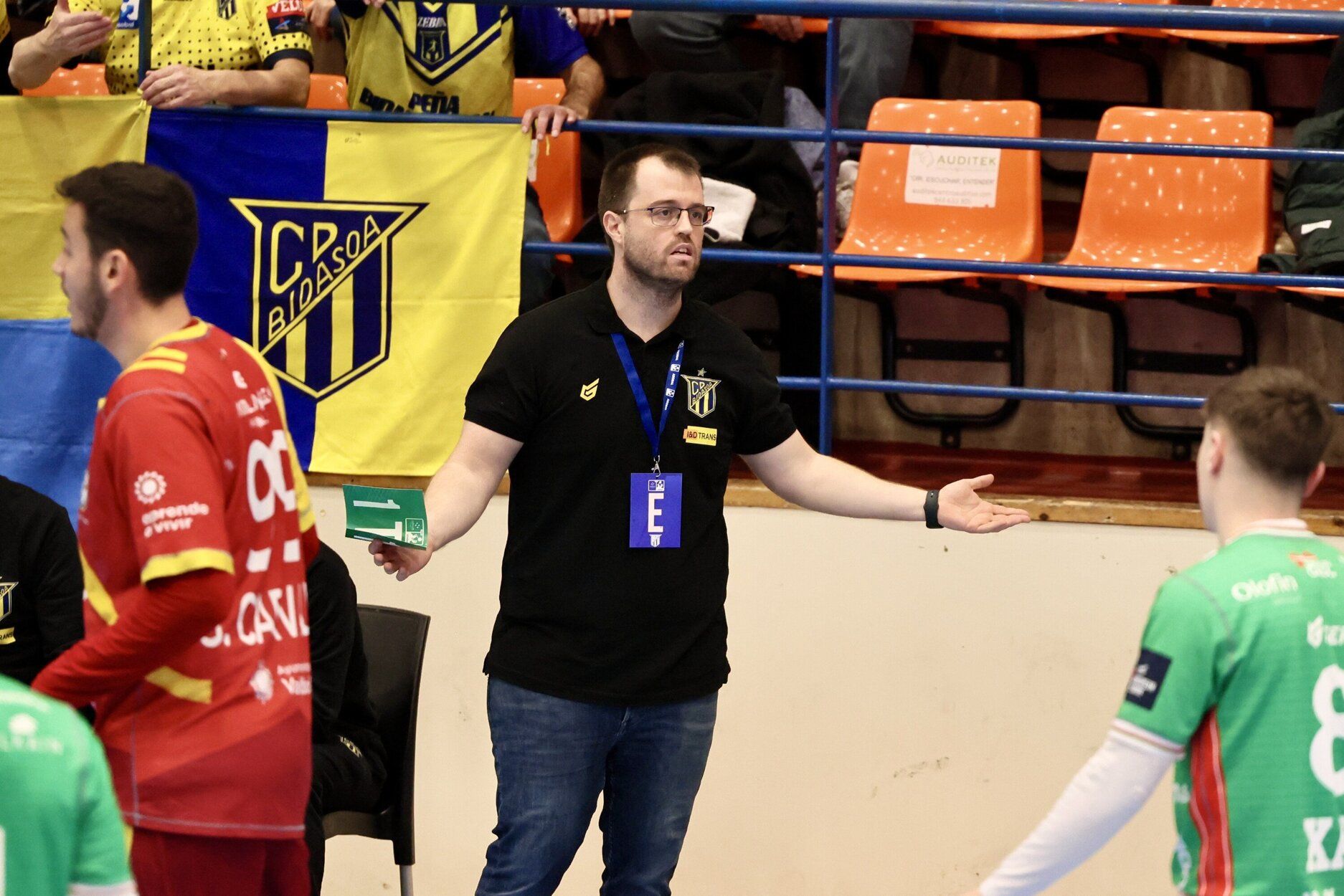 Gran victoria de un Bidasoa vestido de llamativo verde ante el Atlético Valladolid