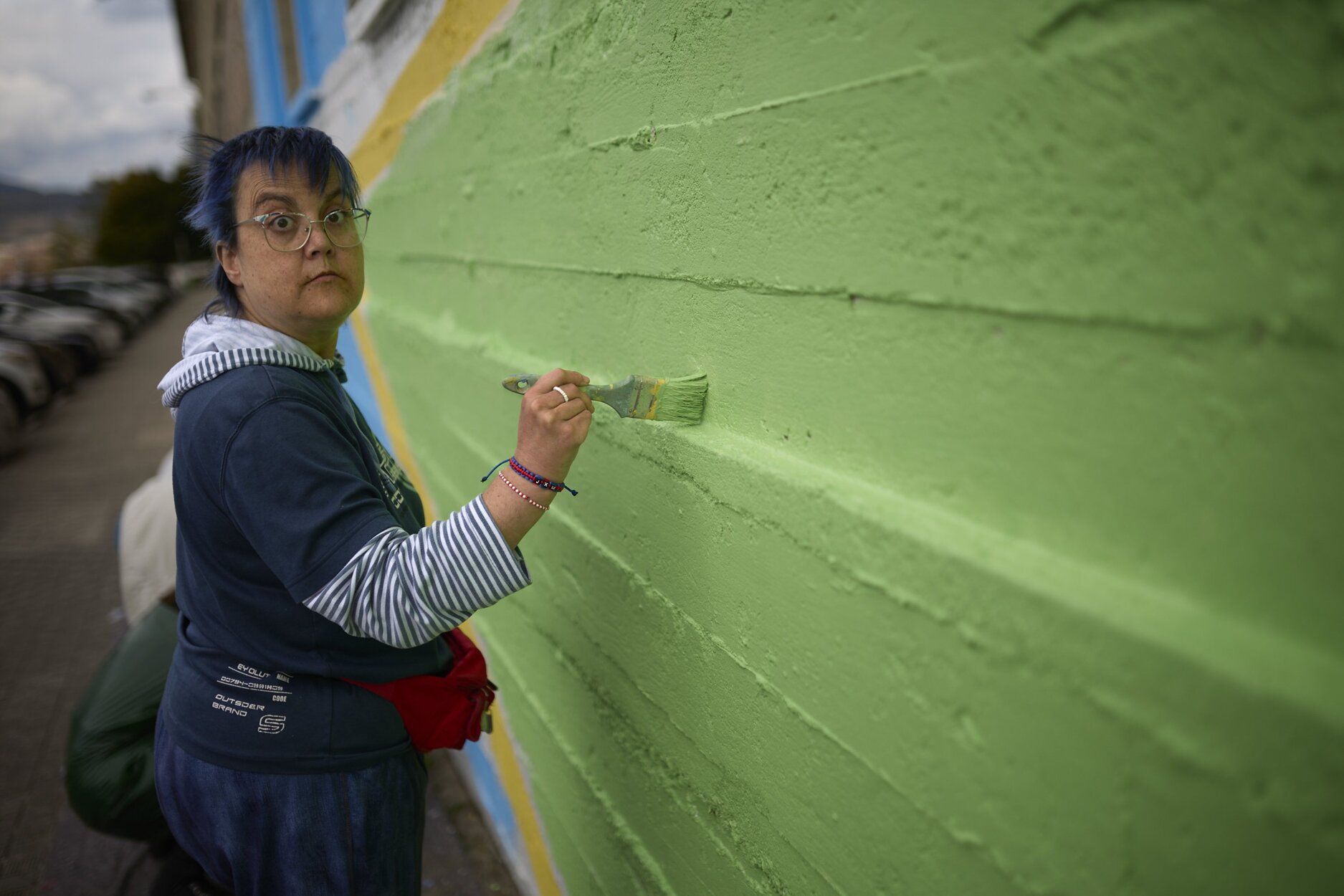 ASORNA cierra la Semana Internacional de las Personas Sordas creando un mural colectivo en su sede