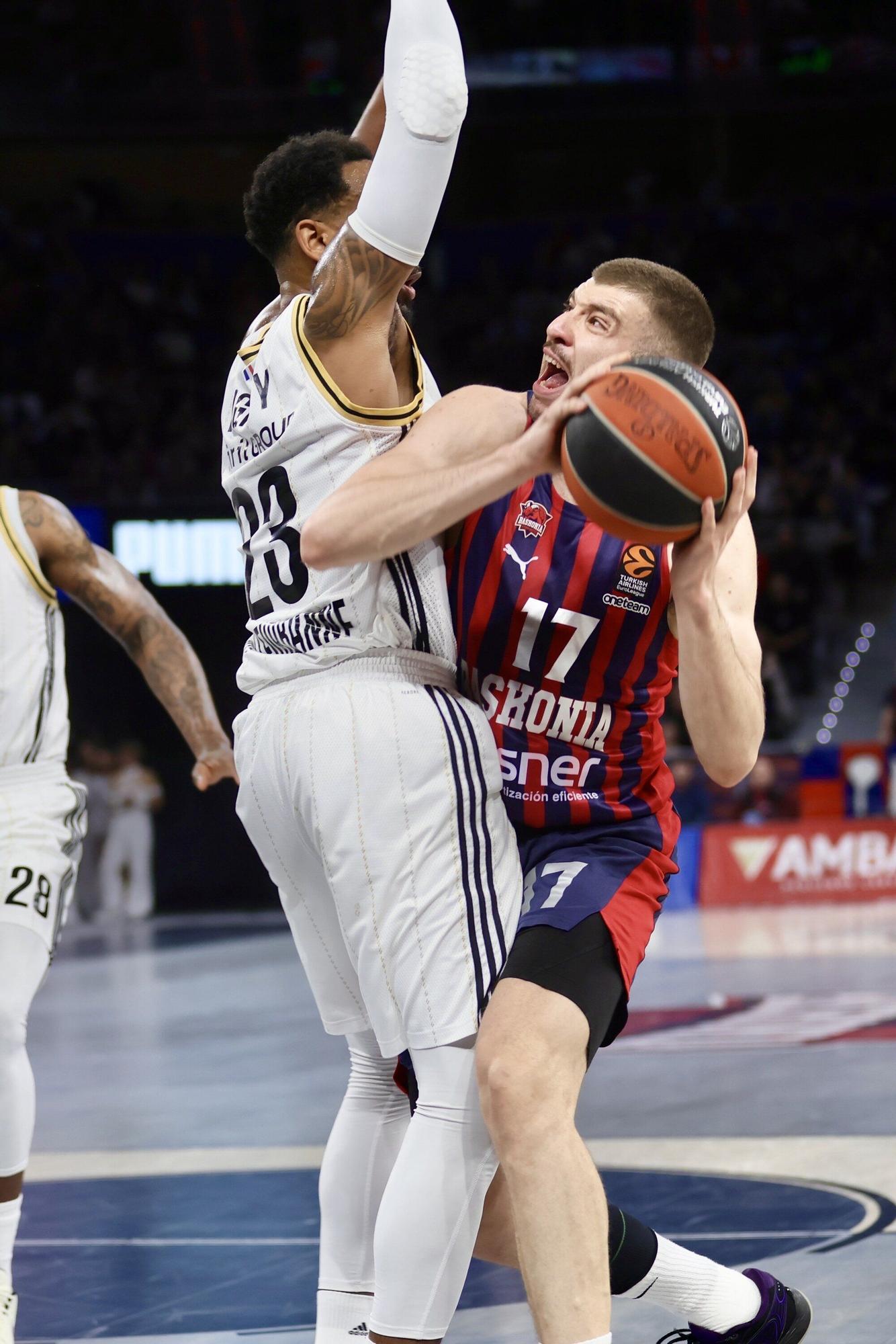Las imágenes del Baskonia-Asvel de Euroliga en el Buesa Arena
