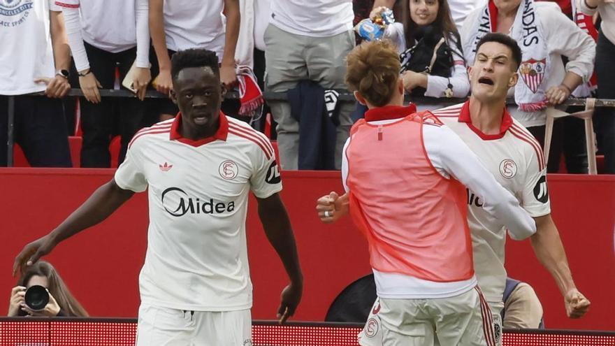 El Sevilla ve la luz y agranda el lío del Espanyol